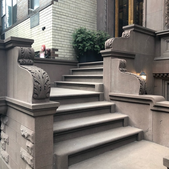 Meet your Posher, Brit - Picture 1 of 1